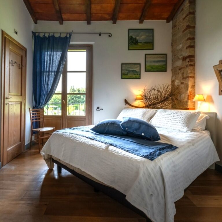 olimagio farmstay tuscany accommodations casale monte room